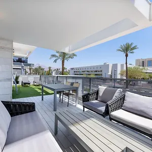 Pool Side Luxury At Royal Park-new Listing דירה